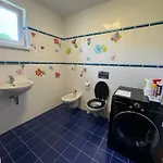 Villa Domov Pro 8 Hostu Ve Meste