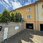 Domov Pro 8 Hostu Ve Meste
