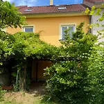 Villa Domov Pro 8 Hostu Ve Meste Karlovy Vary