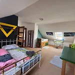 Domov Pro 8 Hostu Ve Meste Villa
