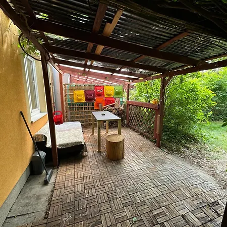Domov Pro 8 Hostu Ve Meste Villa *