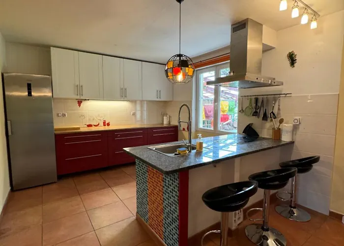 Domov Pro 8 Hostu Ve Meste Villa